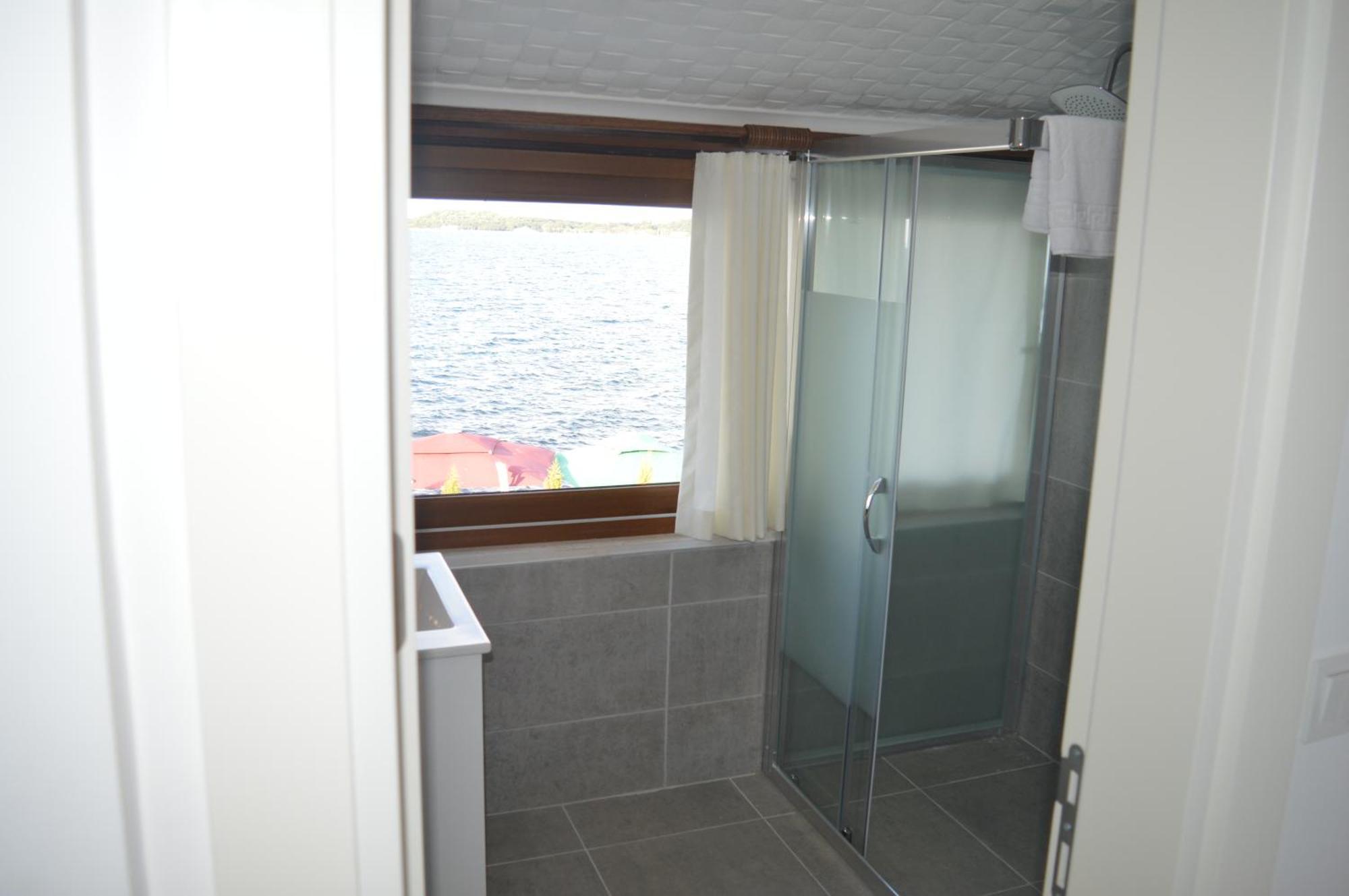 Yakamoz Otel Urla Eksteriør billede